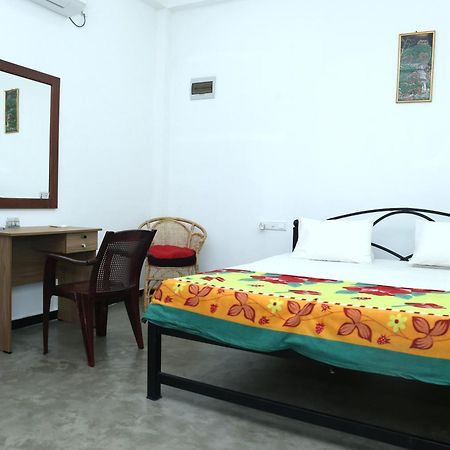 Sandy Palms Guesthouse Хіккадува Екстер'єр фото