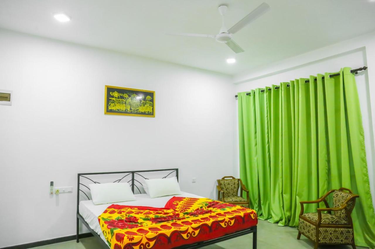 Sandy Palms Guesthouse Хіккадува Екстер'єр фото