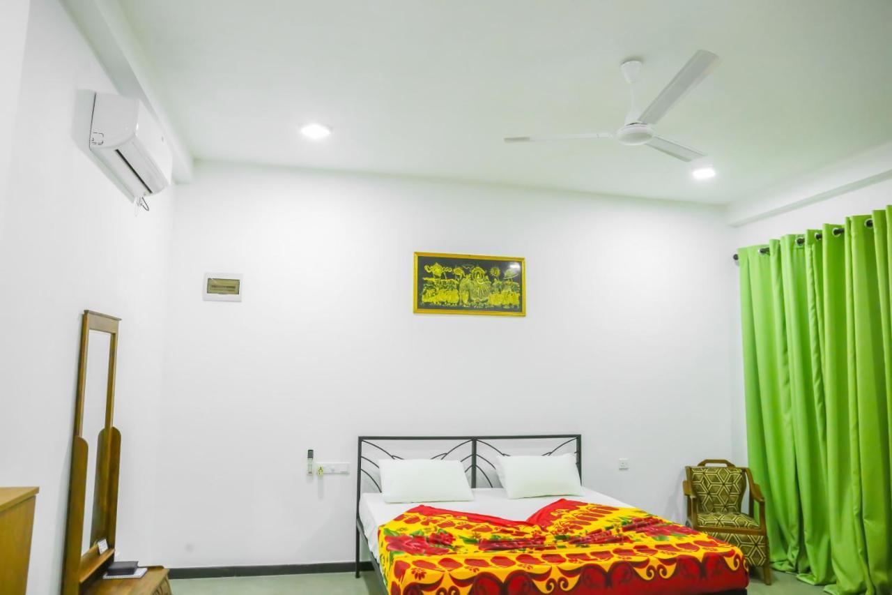 Sandy Palms Guesthouse Хіккадува Екстер'єр фото