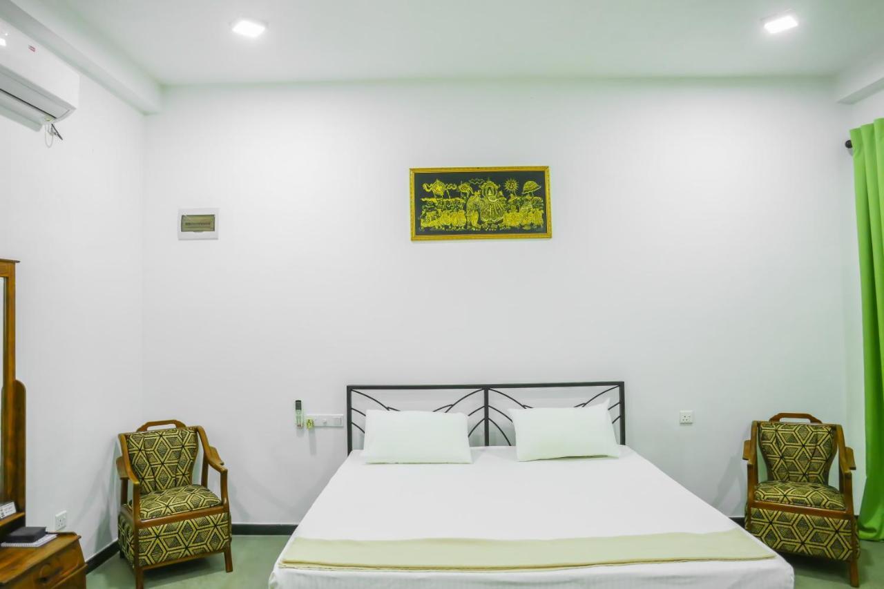 Sandy Palms Guesthouse Хіккадува Екстер'єр фото