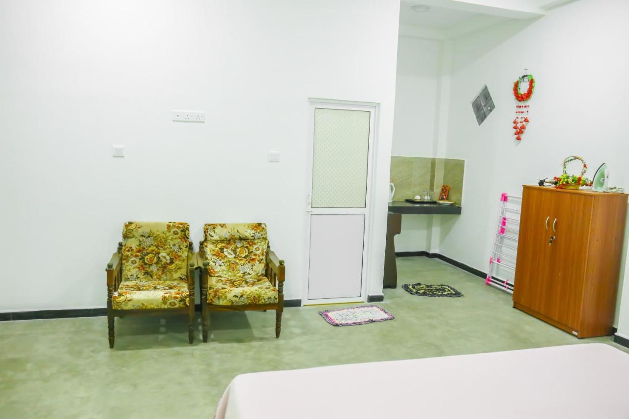 Sandy Palms Guesthouse Хіккадува Екстер'єр фото