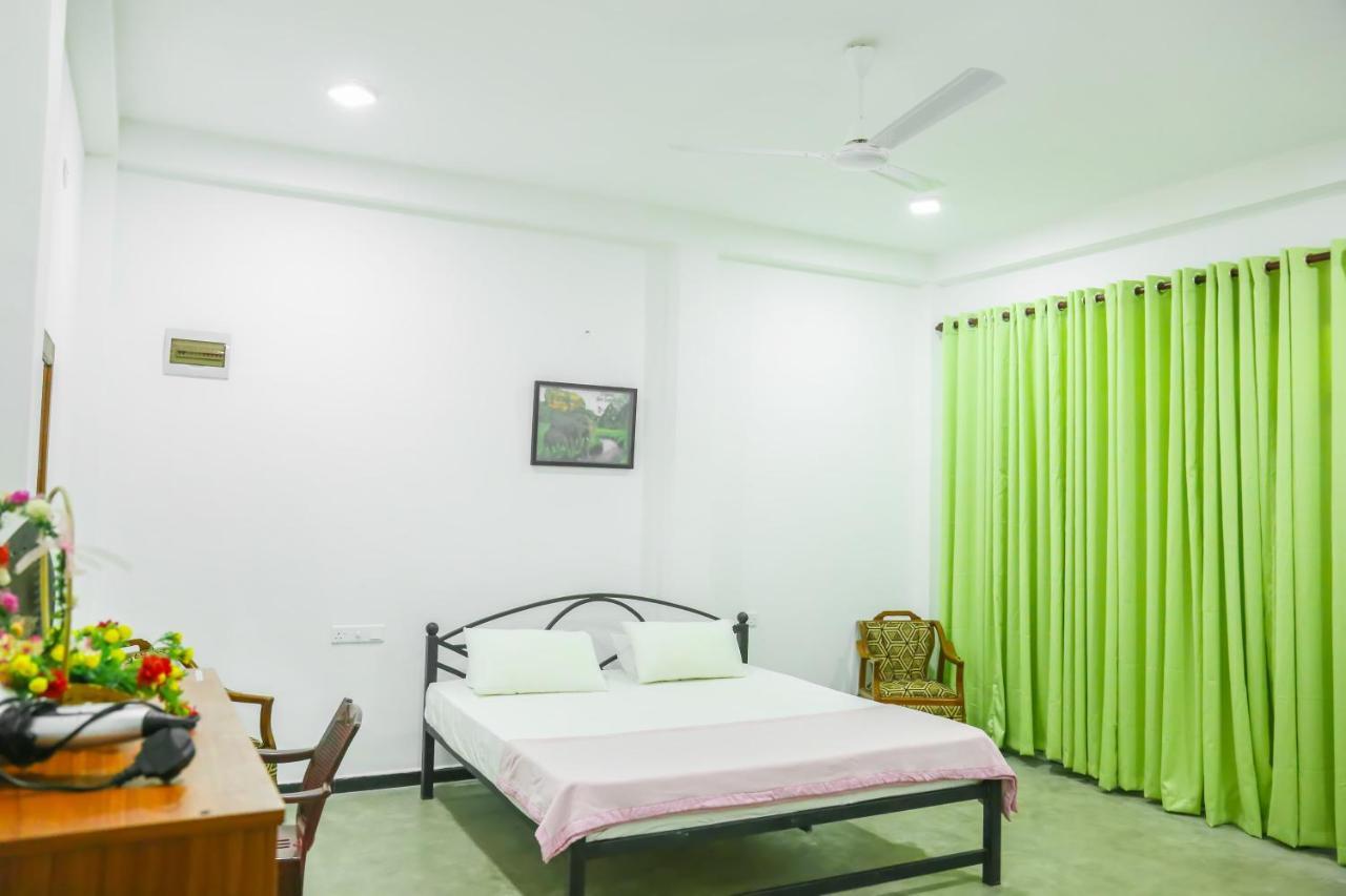 Sandy Palms Guesthouse Хіккадува Екстер'єр фото