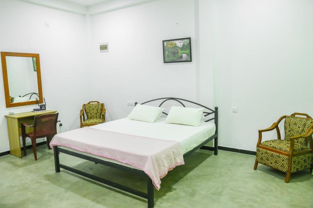 Sandy Palms Guesthouse Хіккадува Екстер'єр фото
