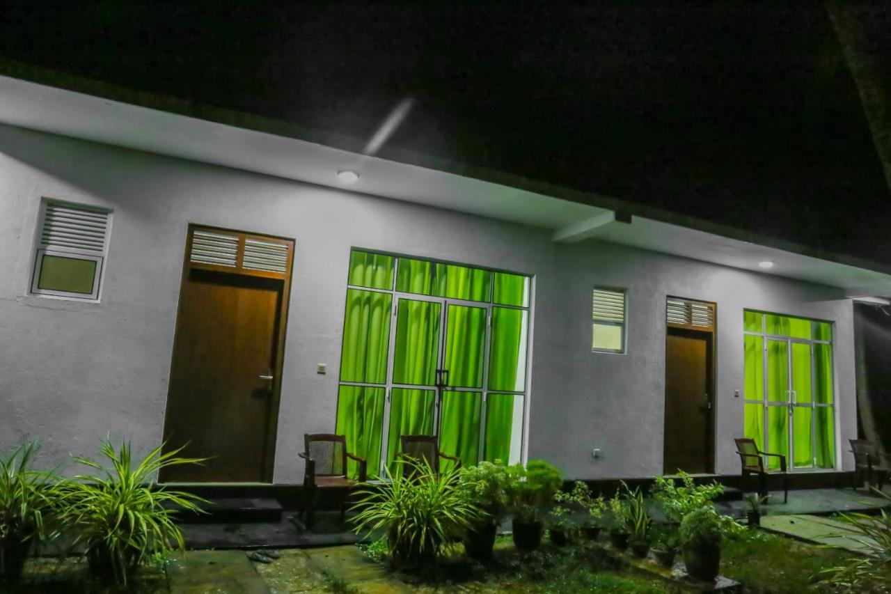 Sandy Palms Guesthouse Хіккадува Екстер'єр фото