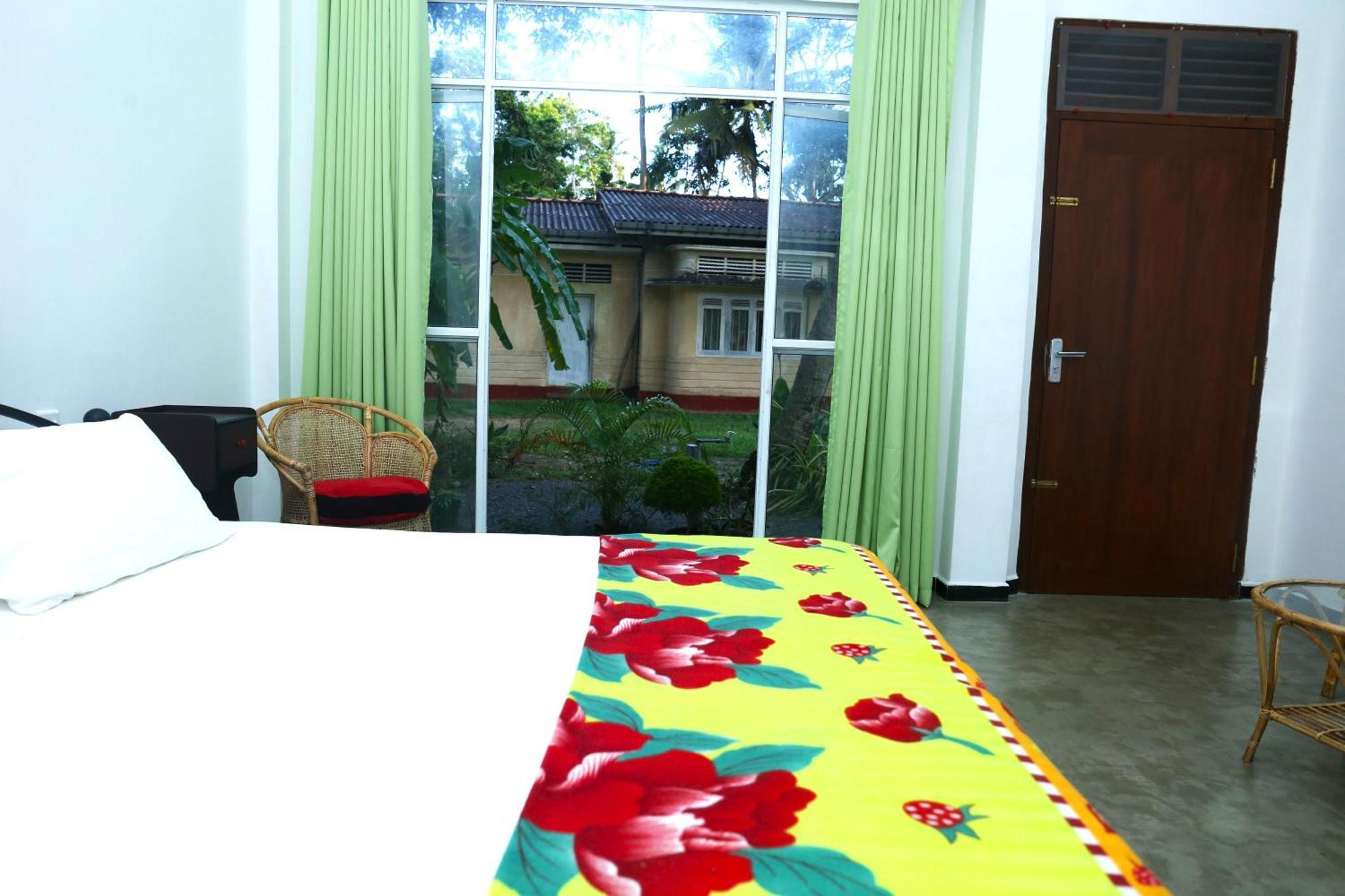 Sandy Palms Guesthouse Хіккадува Екстер'єр фото
