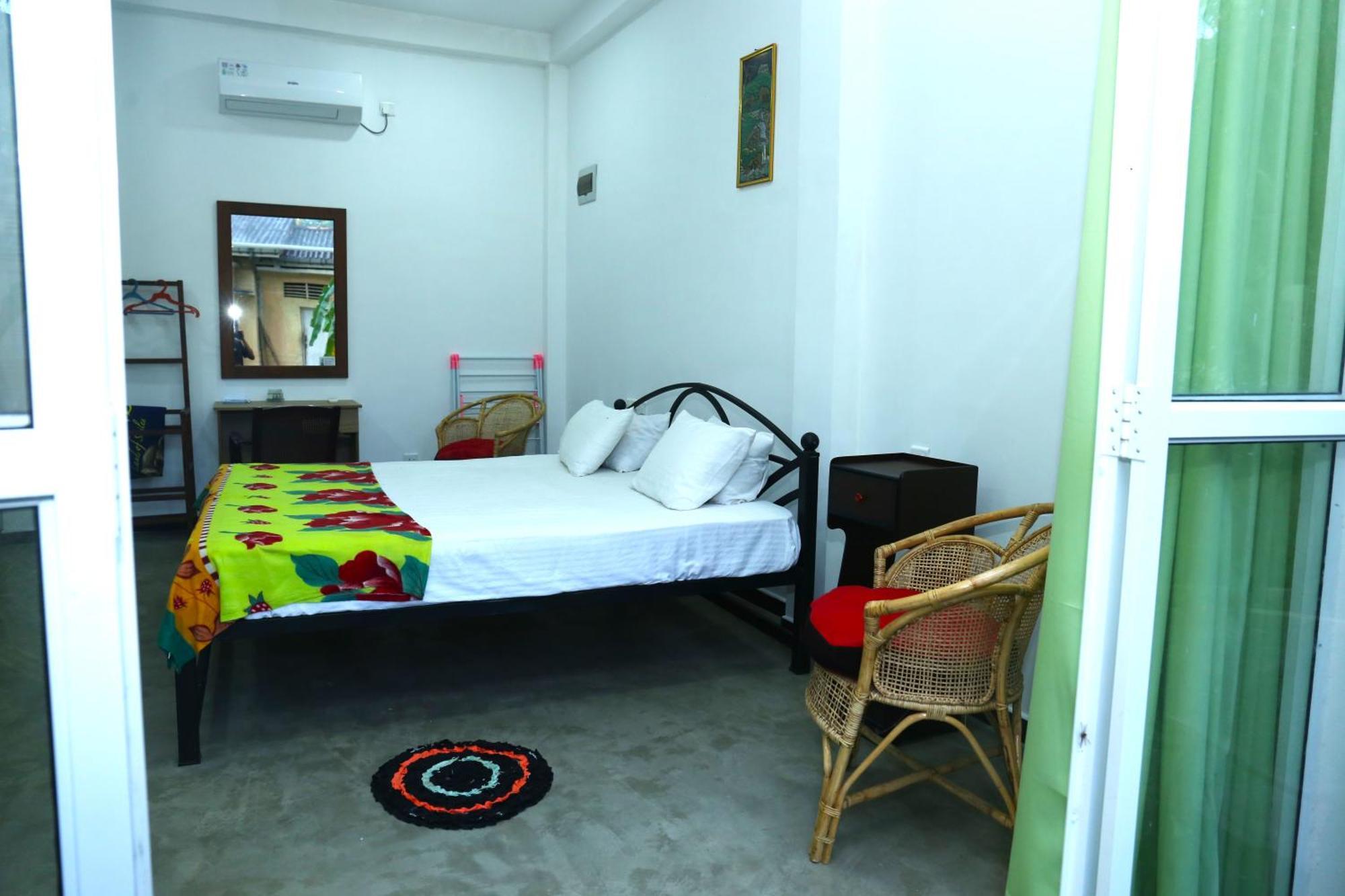 Sandy Palms Guesthouse Хіккадува Екстер'єр фото