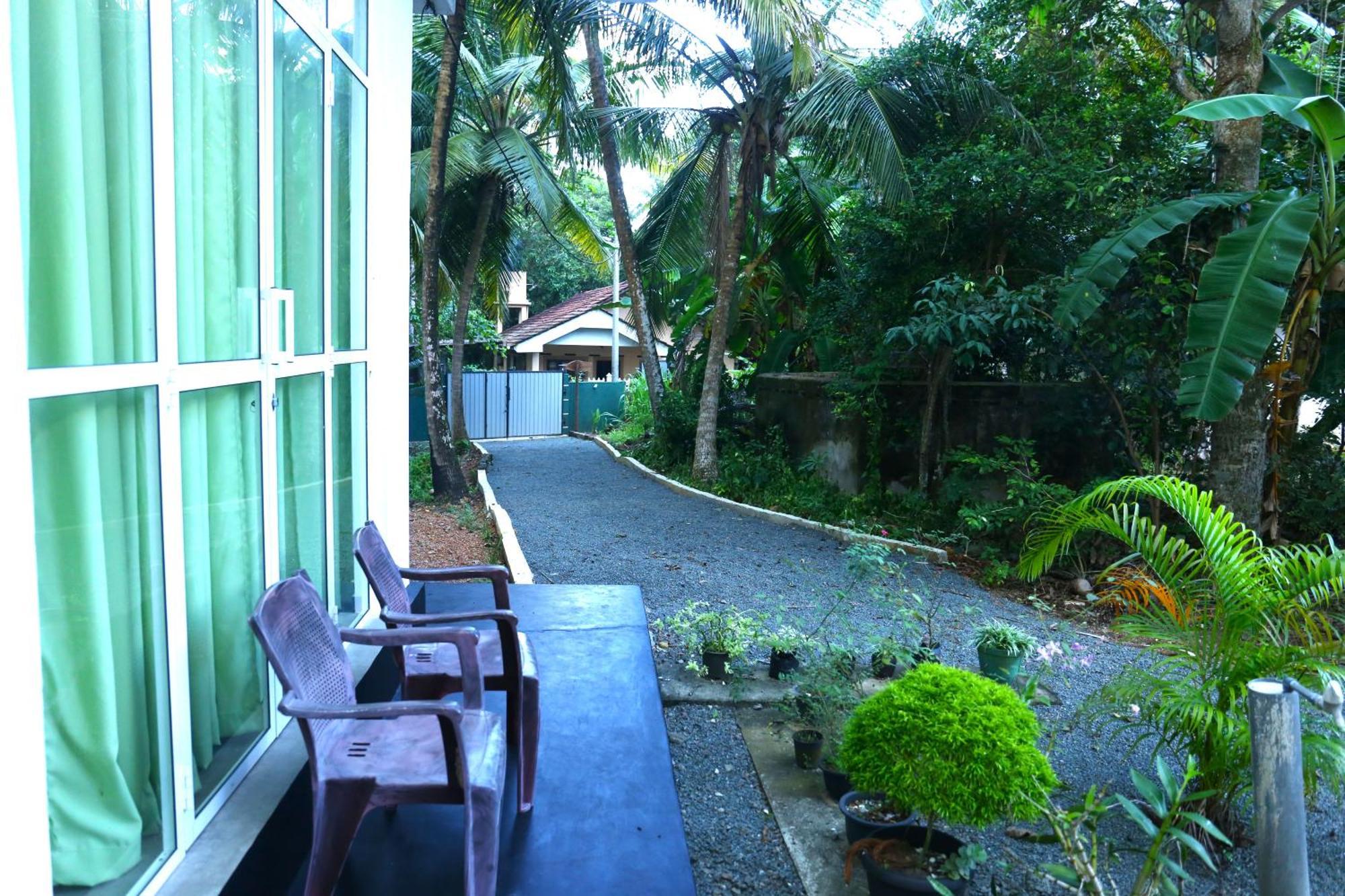 Sandy Palms Guesthouse Хіккадува Екстер'єр фото