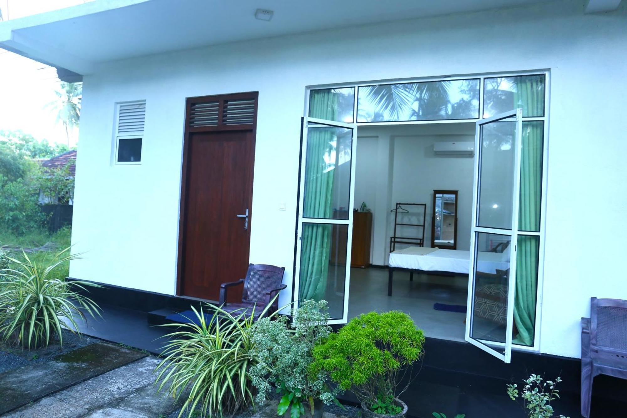 Sandy Palms Guesthouse Хіккадува Екстер'єр фото