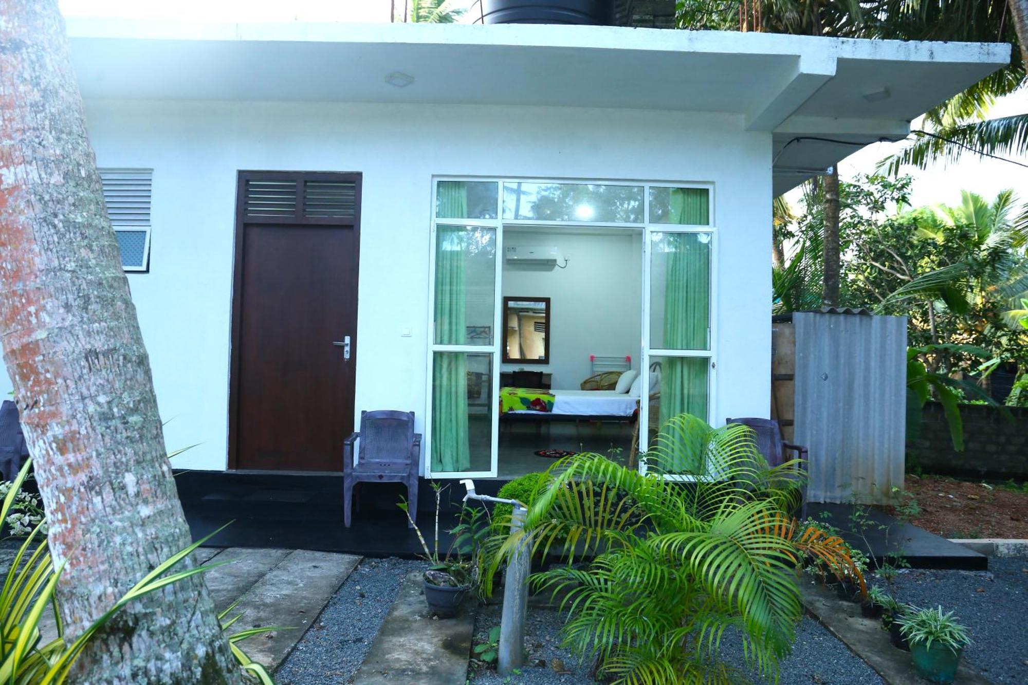 Sandy Palms Guesthouse Хіккадува Екстер'єр фото