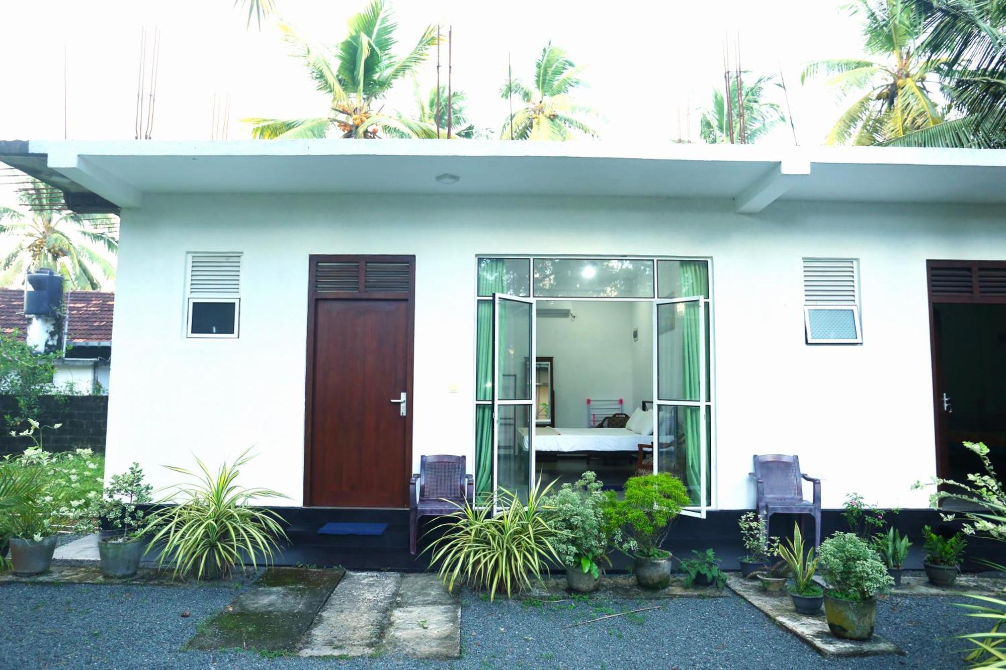 Sandy Palms Guesthouse Хіккадува Екстер'єр фото