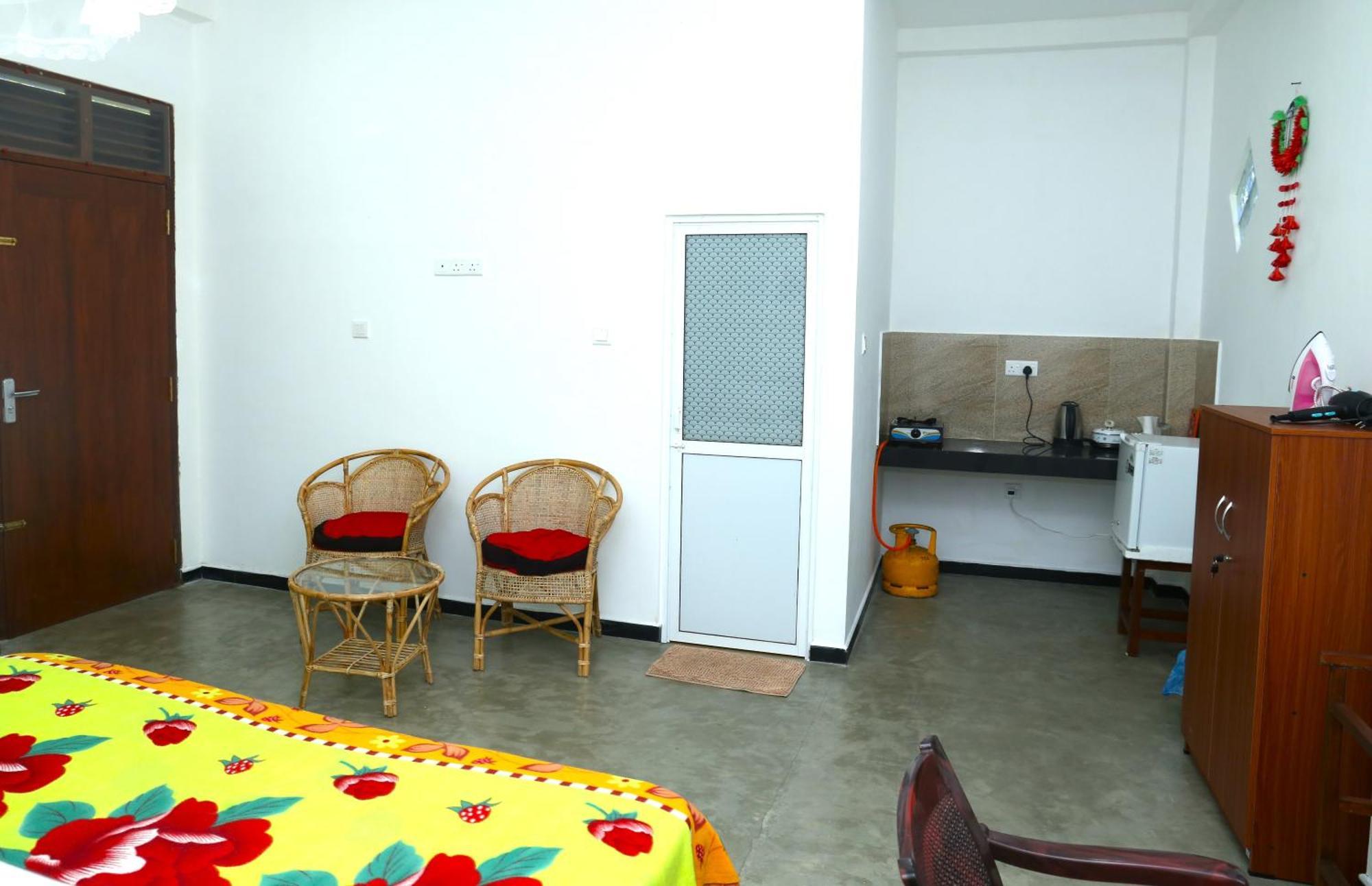 Sandy Palms Guesthouse Хіккадува Екстер'єр фото