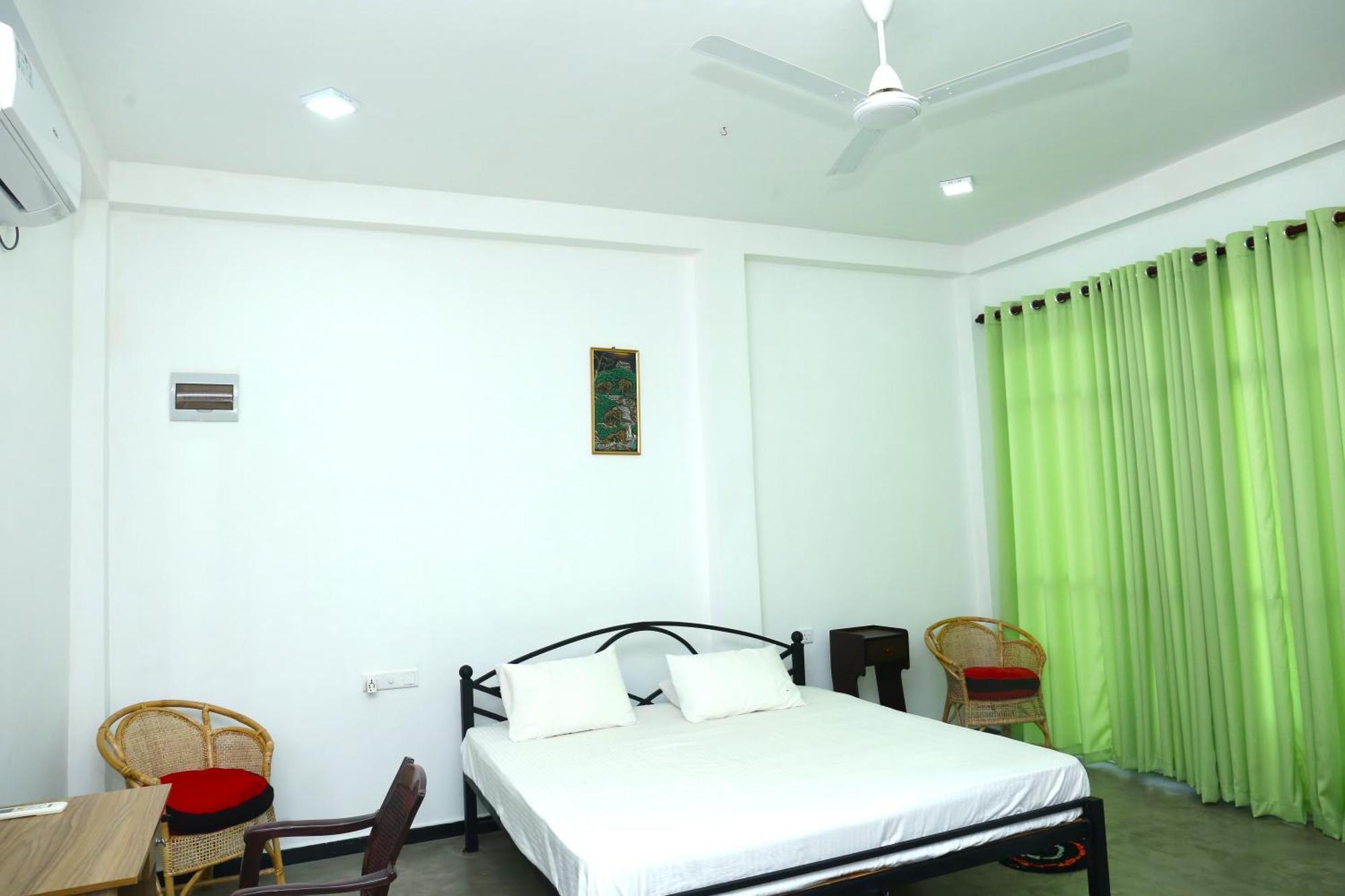 Sandy Palms Guesthouse Хіккадува Екстер'єр фото