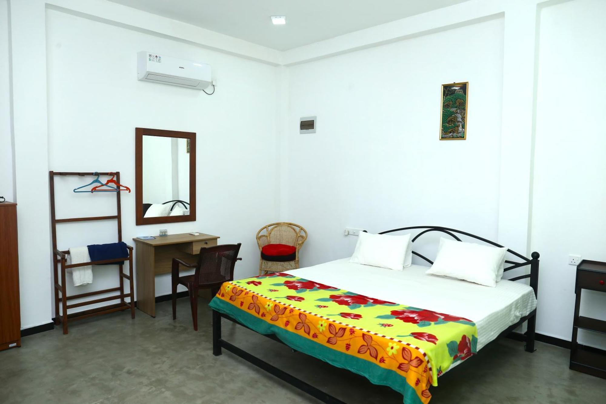 Sandy Palms Guesthouse Хіккадува Екстер'єр фото