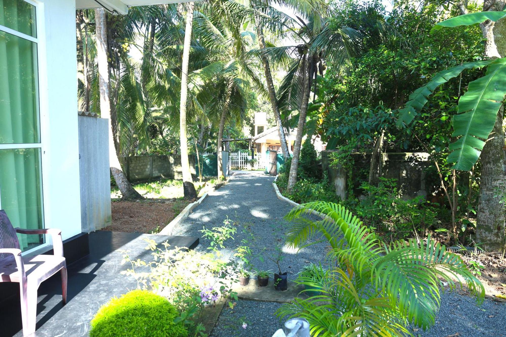 Sandy Palms Guesthouse Хіккадува Екстер'єр фото