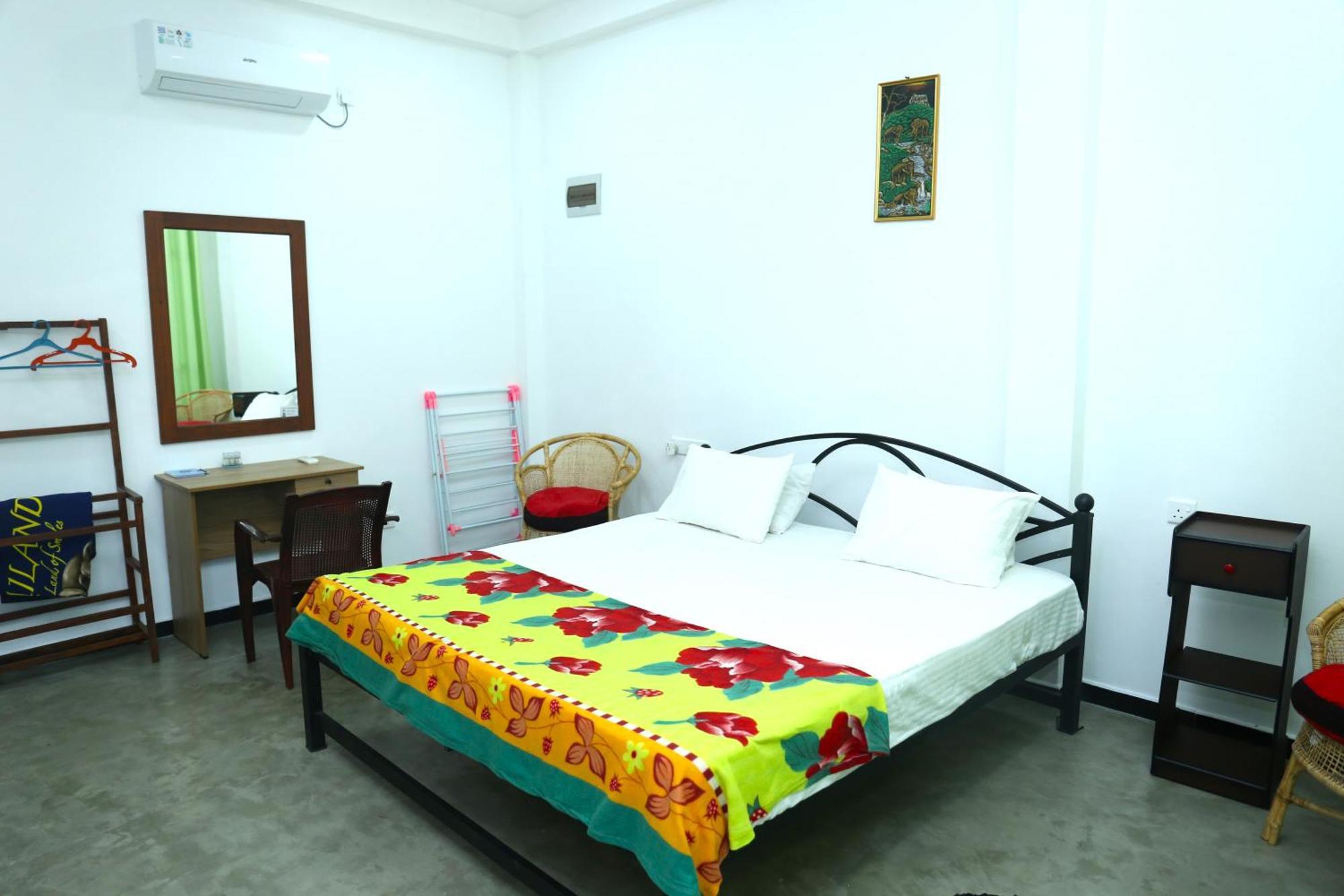 Sandy Palms Guesthouse Хіккадува Екстер'єр фото
