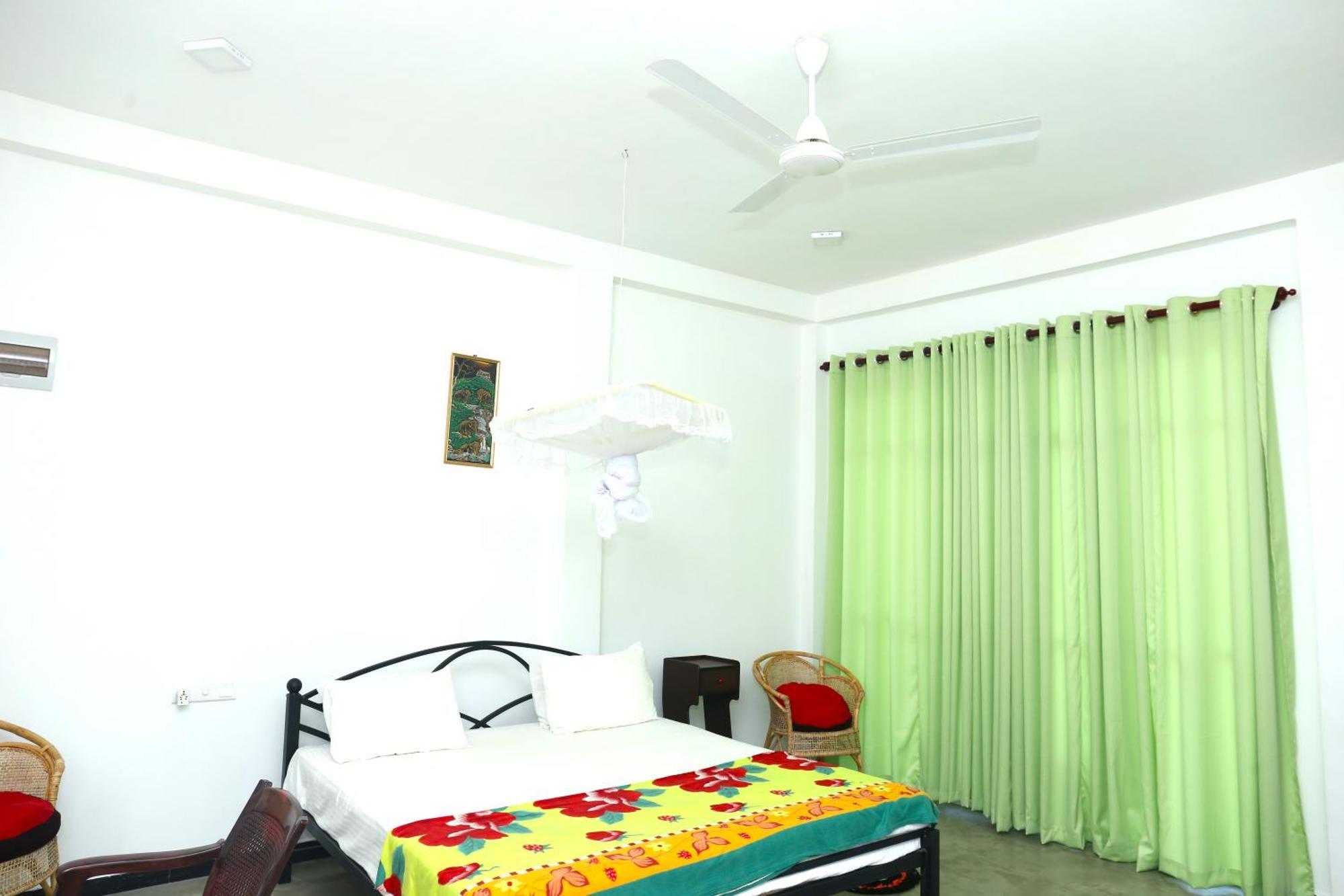 Sandy Palms Guesthouse Хіккадува Екстер'єр фото