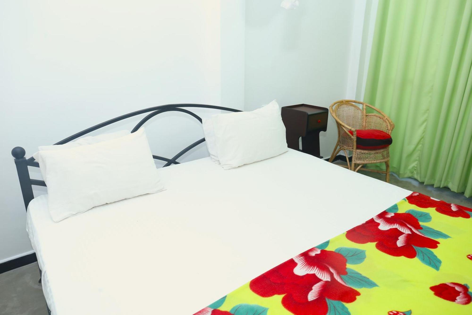 Sandy Palms Guesthouse Хіккадува Екстер'єр фото