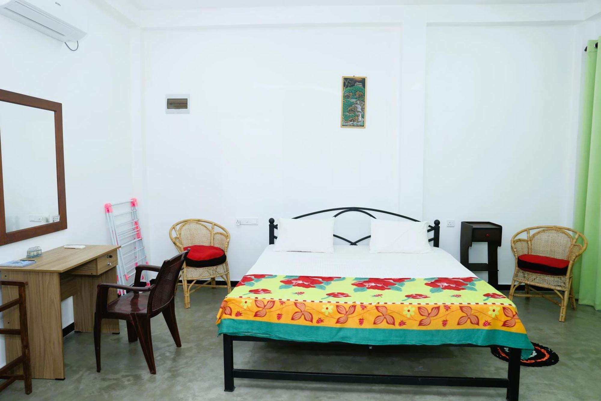 Sandy Palms Guesthouse Хіккадува Екстер'єр фото